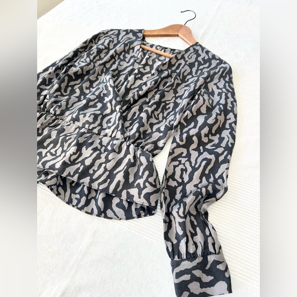 Aritzia Talula Silk Blouse - Picture 5 of 10